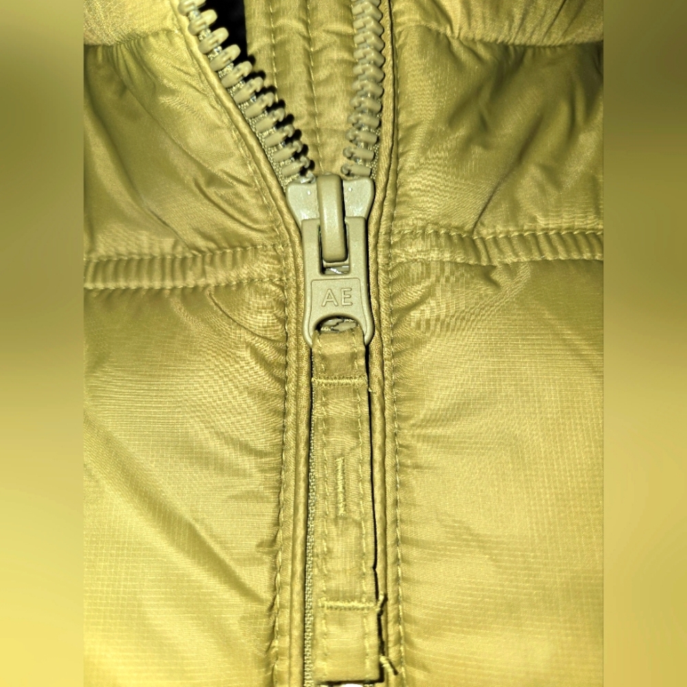NWT American Eagle Women's Stylish Gold Puffer Jacket - Picture 2 of 10